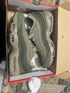 2022 Nike Air Max 95 SE 'Rough Green'